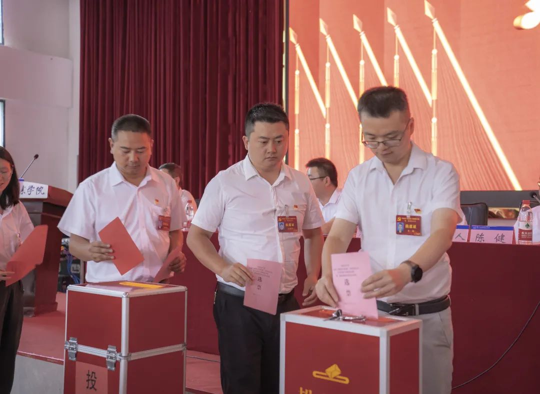 中国共产党大阳城游戏·(中国)官方网站召开第二次党员大会(图7)